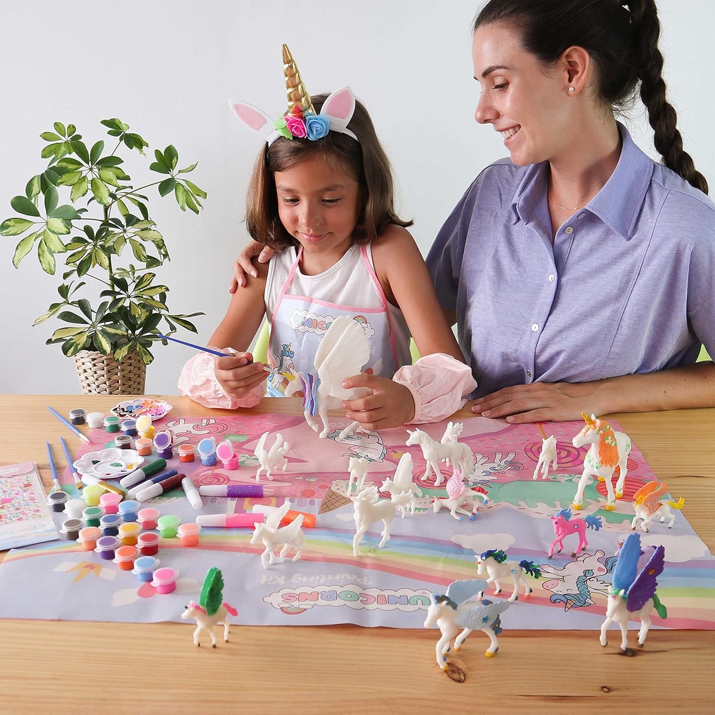 BONNYCO Unicorns Gifts for Girls Painting Kit with 18 Figurines Painting for Kids with Glow in The Dark | Girl Toys 3 4 5 6 7 8 9 10 Years Crafts Kids Gifts Birthday Christmas | Unicorn Toys Niรฑas