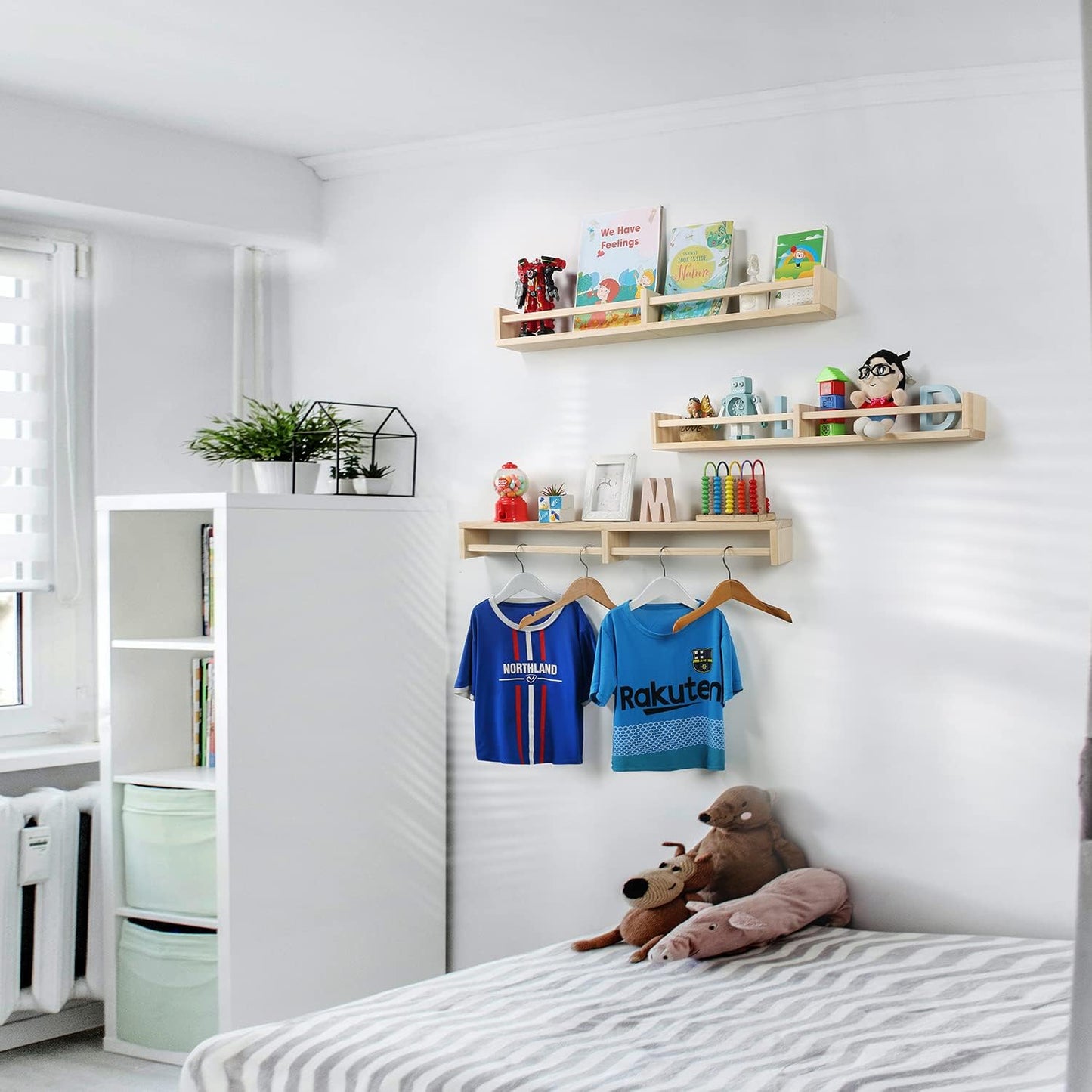 Nursery Bookshelves Wall Mounted，32inch，Set of 3, Wood Floating Wall Bookshelf for Kids,Natural Wood Color,Hanging Shelf for Baby Nursery Room Decor, Pine