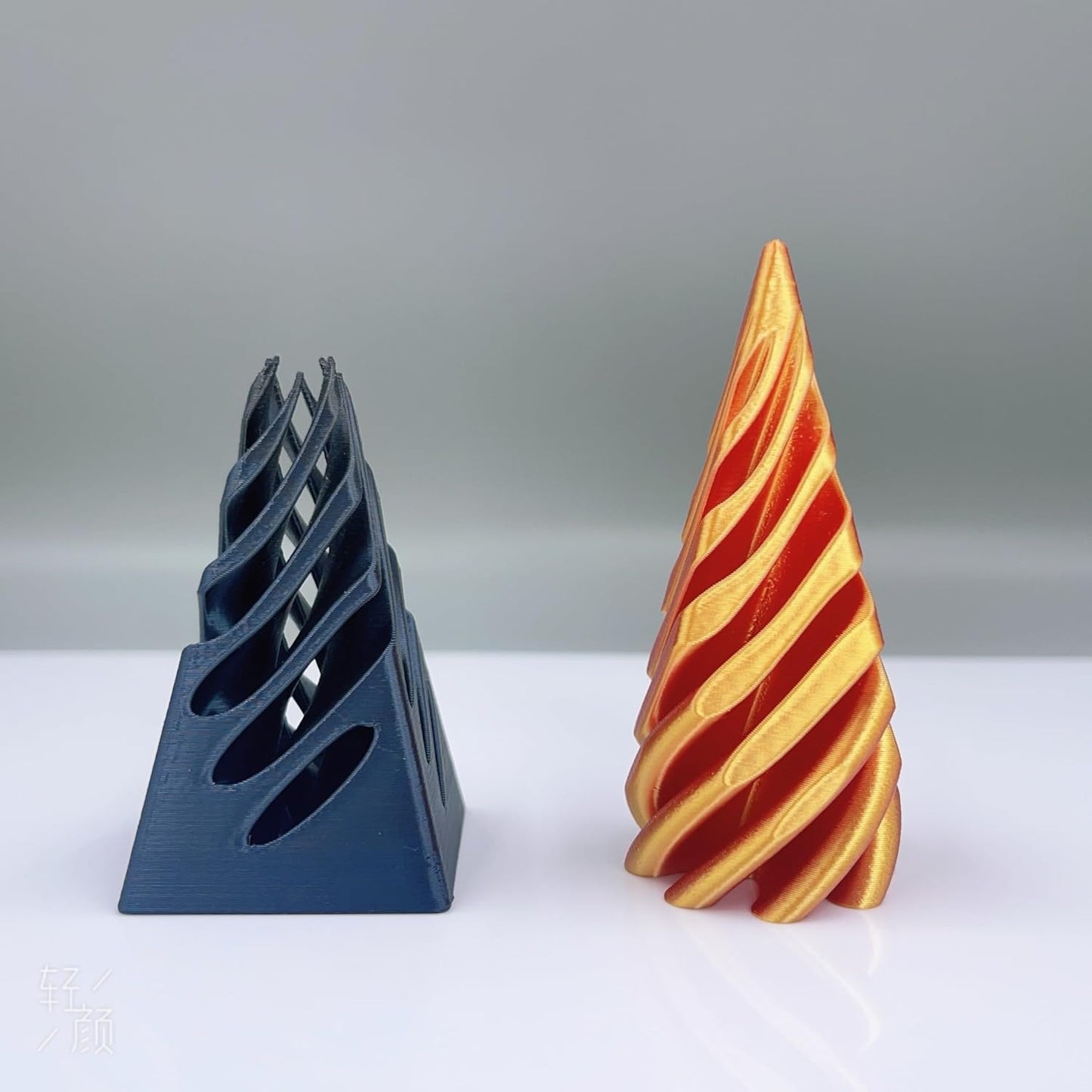 Impossible Pyramid Passthrough Sculpture, Pass Through Pyramid Fidget Toy, 3D Printed Spiral Cone Toy, Mini Vortex Thread Illusion, Pyramid Passthrough Sculpture (one)