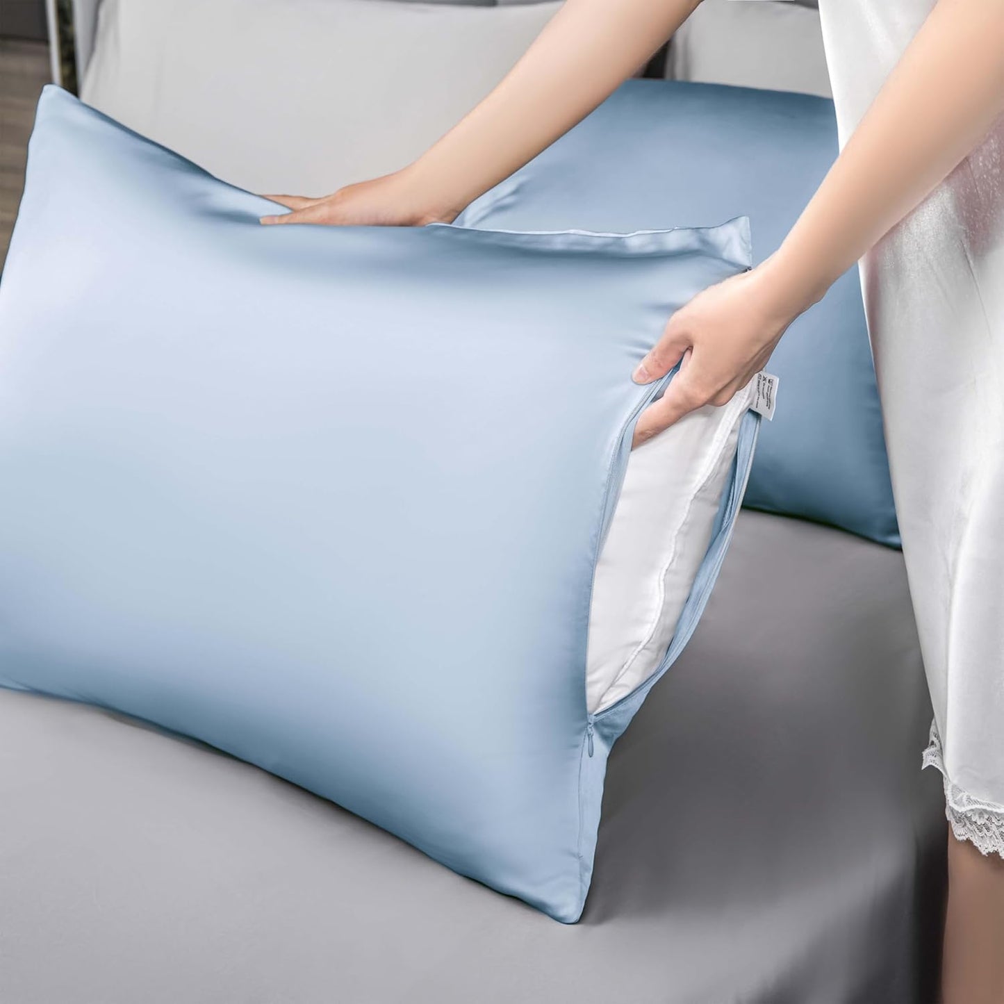 Mulberry Silk Pillowcase for Hair and Skin,Cooling Silk Pillow Case with Hidden Zipper,Allergen Proof Dual Sides Soft Breathable Smooth Silk Pillow Cover for Women (Light Blue,Queen)
