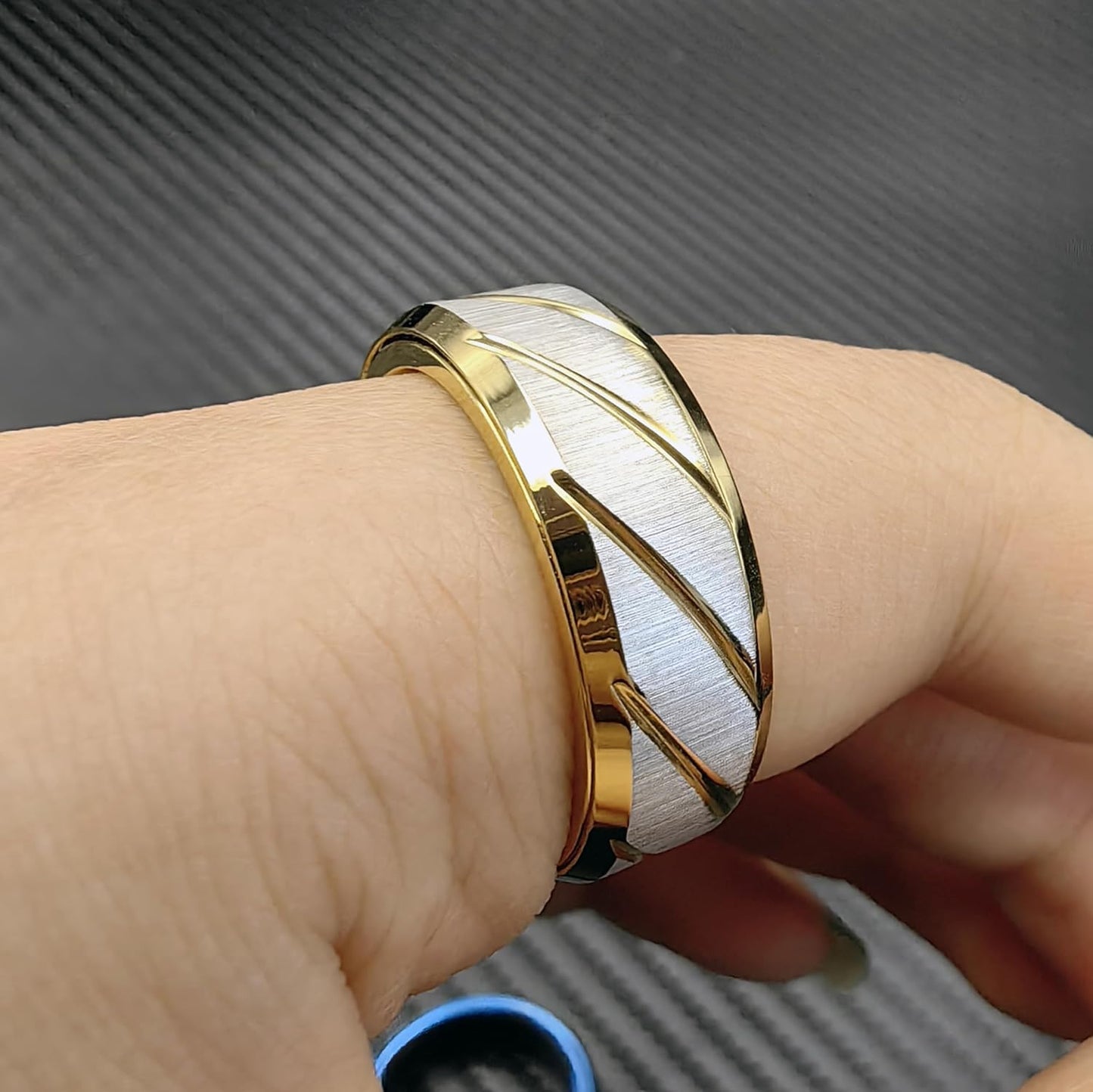 EDC Fidget Slider Fidget Toy Adult Stress Relief Metal Ratchet Ring Jewelry ADHD Recreational Fidget Toy Tactile Coin (Golden, 7)