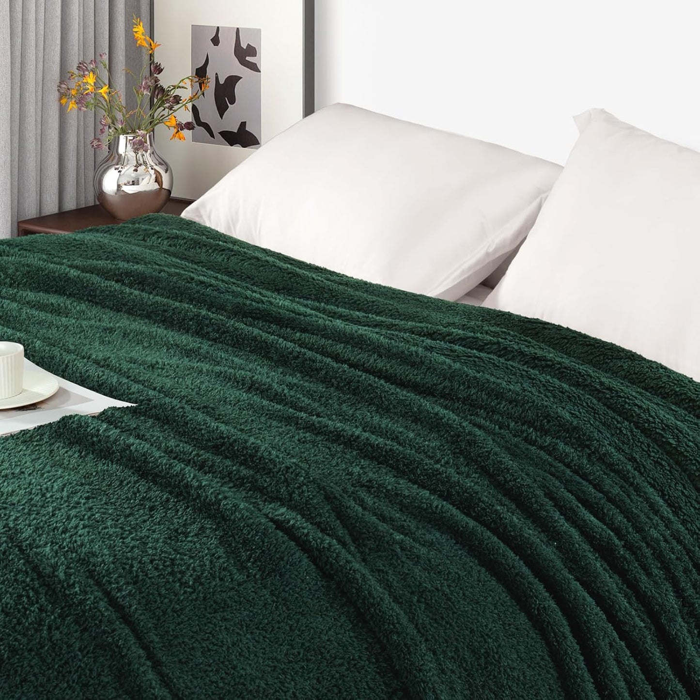 Exclusivo Mezcla Fleece Queen Blankets for Bed, Soft and Cozy Blankets for Women Men Girls Kids, Suitable for All Seasons, Forest Green,90x90 Inches