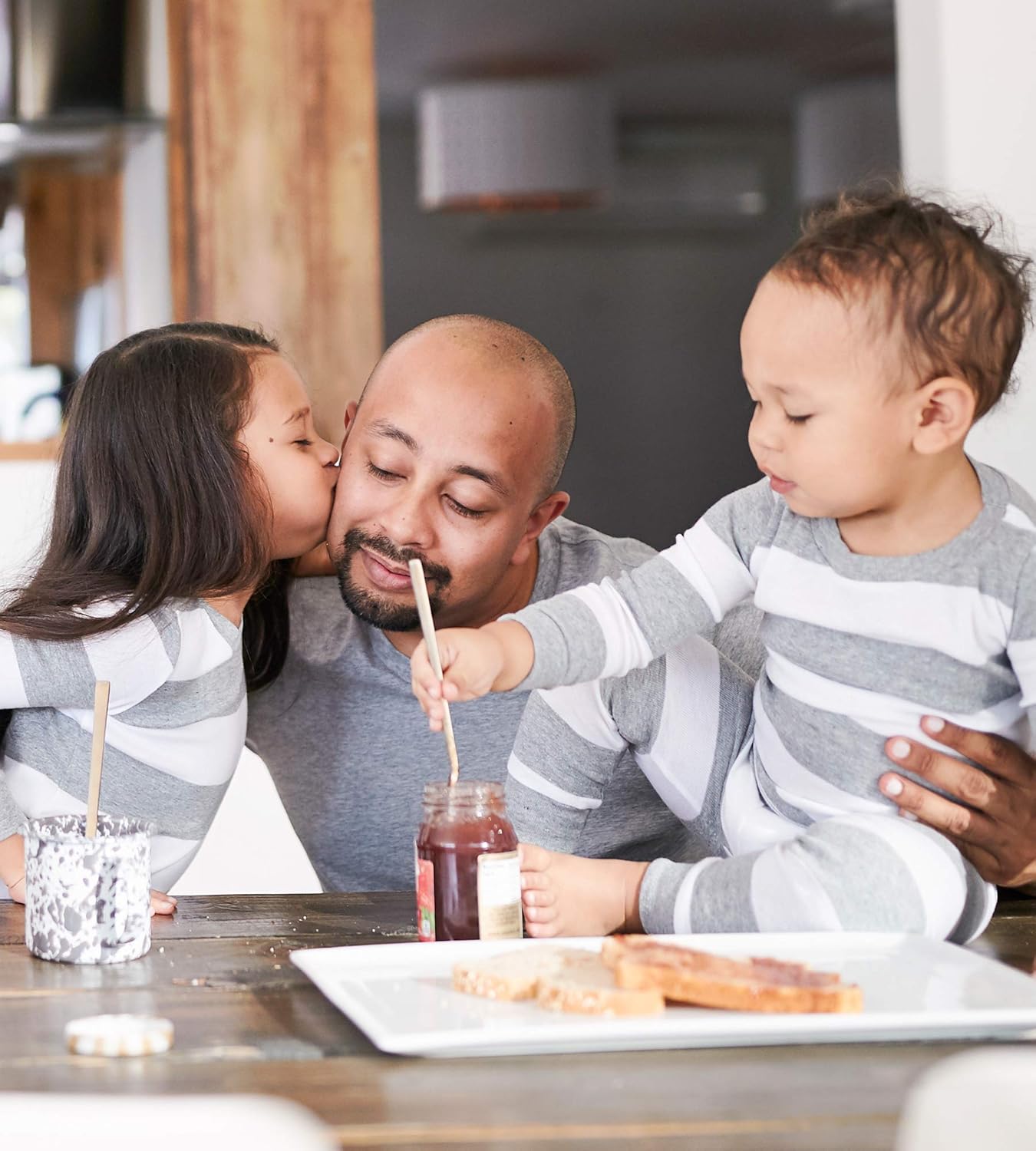 Burt's Bees Baby Boys' 2-Piece Long Sleeve Tee and Pants Organic Cotton Pajama Set