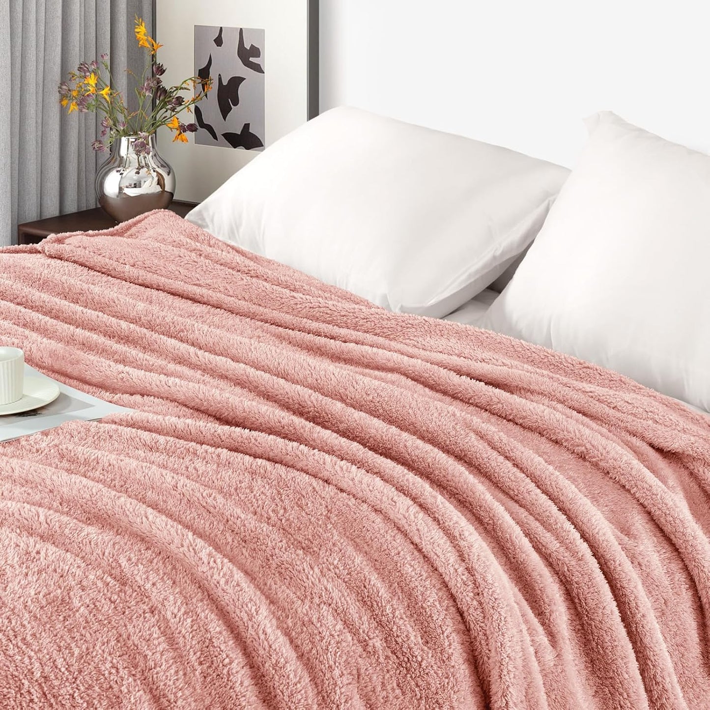 Exclusivo Mezcla Fleece Blanket for Couch, Soft and Cozy Twin Blankets for Women Men Girls Kids, Suitable for All Seasons, Dusty Pink,60x80 Inches