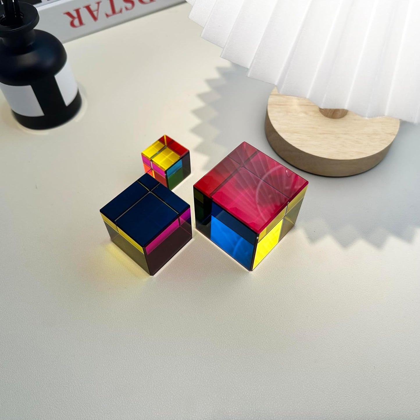 Mixing Colors Cube with Display Stand Diamond Polished, Scientific and Educational Toys, Gorgeous Physics Toys Satisfying Silent Desk Toy(size40mm)