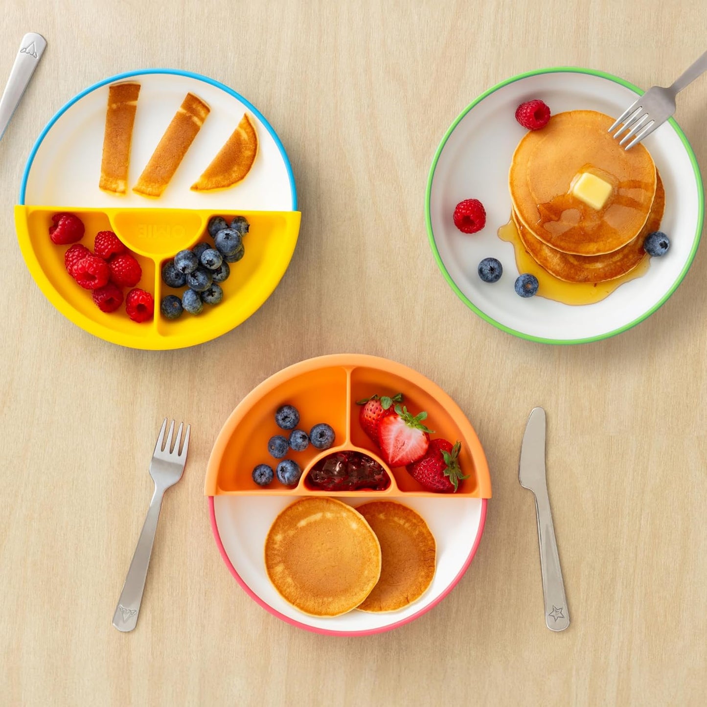 Omie® Easy Scoop Plates for Kids | Unique Design Helps Food Fall into the Spoon, Not on the Table | Made from Plants | 3 Plates + 2 Silicone Dividers | Green