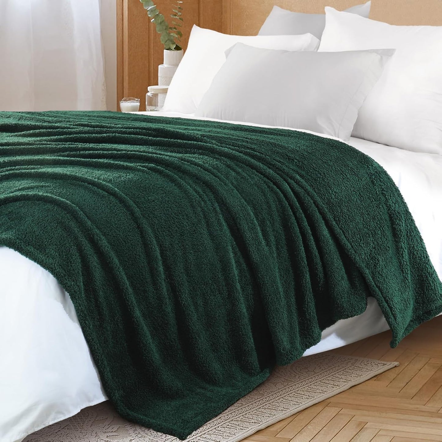 Exclusivo Mezcla Twin Blanket for Bed, Soft and Cozy Blankets for Women Men Girls Kids, Suitable for All Seasons, Forest Green, 60x80 Inches