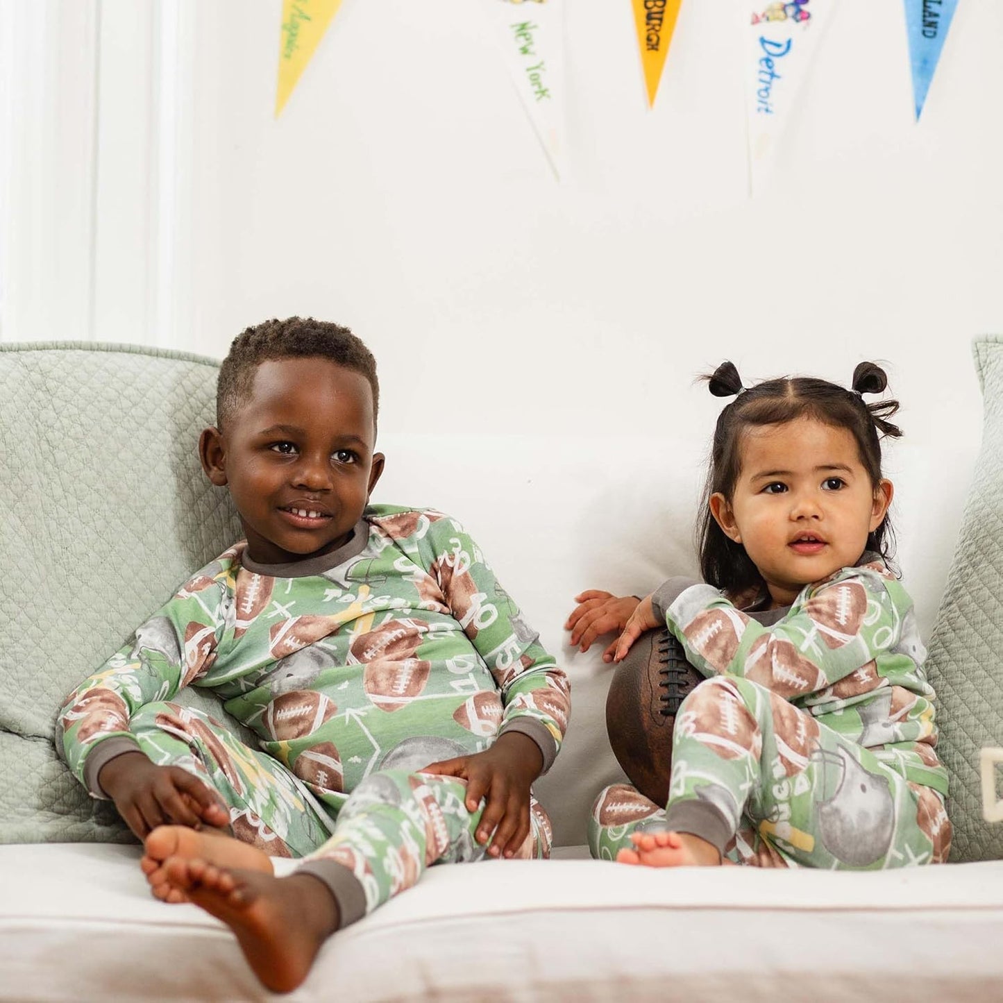 Burt's Bees Baby Boys' 2-Piece Long Sleeve Tee and Pants Organic Cotton Pajama Set