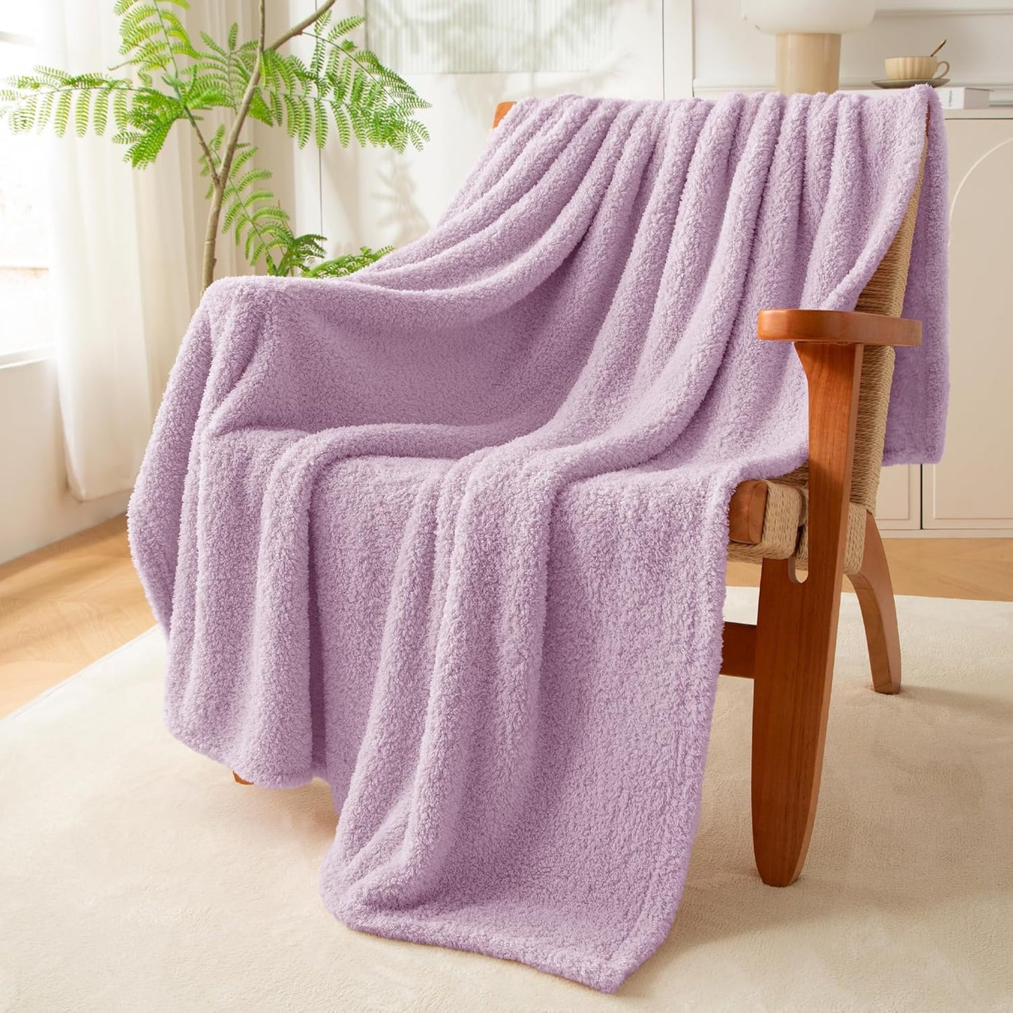 Exclusivo Mezcla Fleece Throw Blanket for Couch Sofa, Soft Warm and Fluffy Blankets for Women Men Girls Kids, Suitable for All Seasons, Light Purple,50x60 Inches