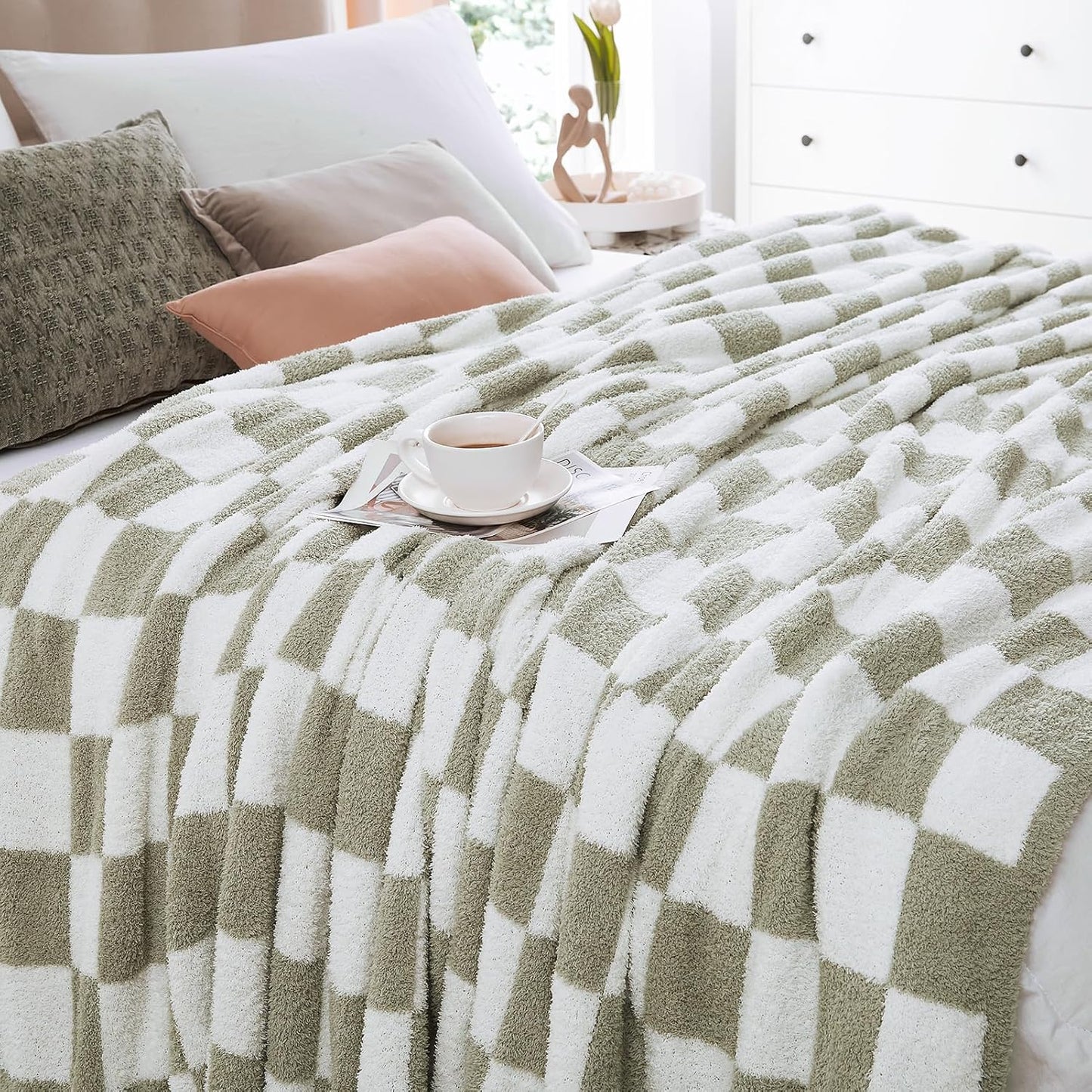 WRENSONGE Checkered Throw Blanket, Sage Green Soft Cozy Fluffy Warm Hand Made Queen Throw Blankets for Couch, Sofa, Chair, Bed, Camping, Picnic, Travel Lightweight Bed Blanket - 90"*90"