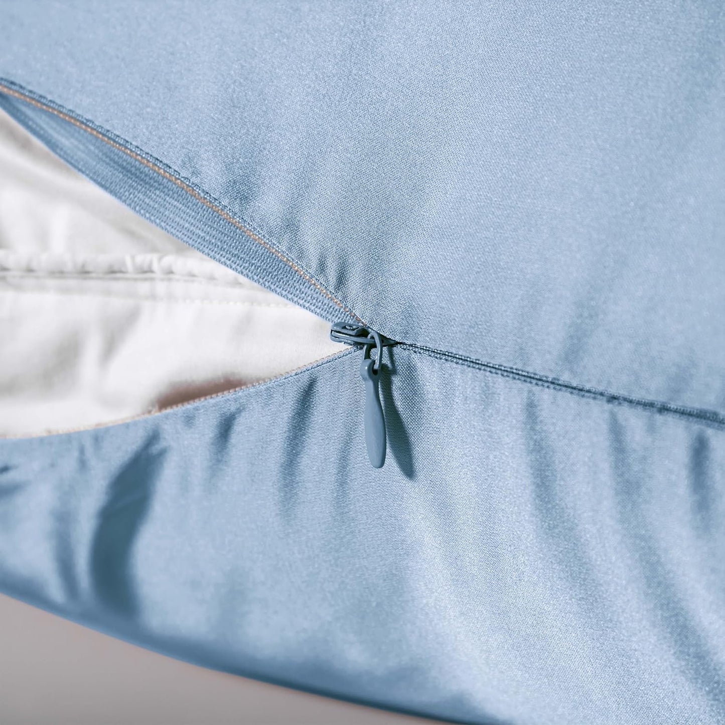 Mulberry Silk Pillowcase for Hair and Skin,Cooling Silk Pillow Case with Hidden Zipper,Allergen Proof Dual Sides Soft Breathable Smooth Silk Pillow Cover for Women (Light Blue,King)