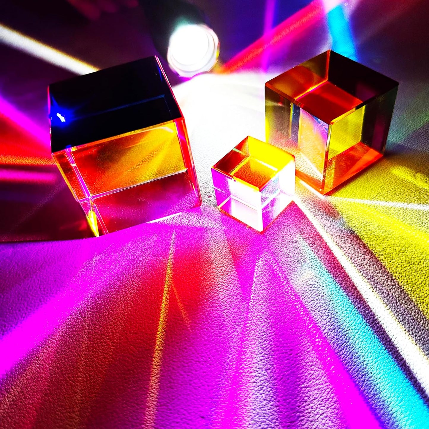 Mixing Colors Cube with Display Stand Diamond Polished, Scientific and Educational Toys, Gorgeous Physics Toys Satisfying Silent Desk Toy(size40mm)